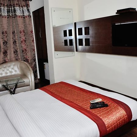 Oyo 18753 Hotel Glance Inn New Delhi Exterior photo