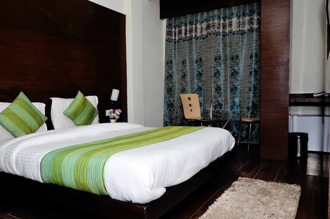 Oyo 18753 Hotel Glance Inn New Delhi Exterior photo