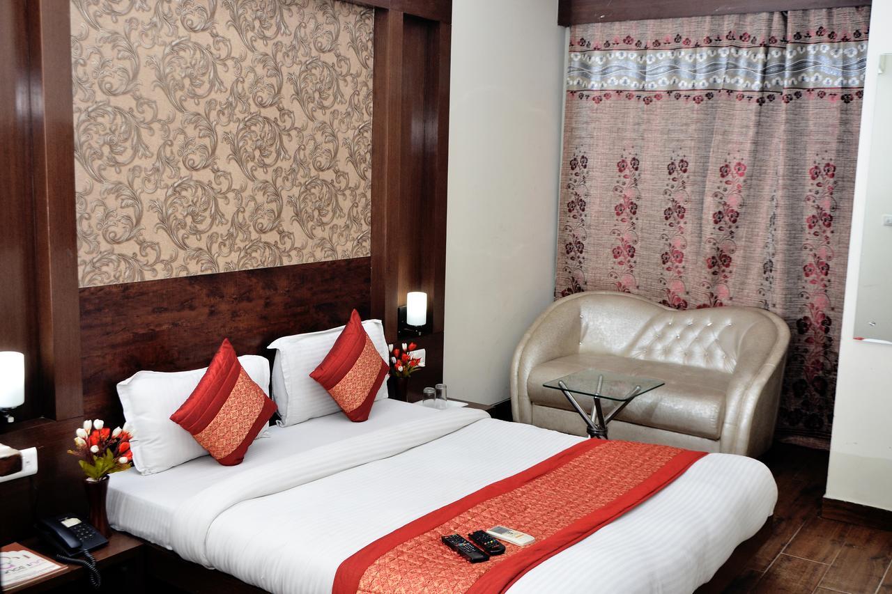 Oyo 18753 Hotel Glance Inn New Delhi Exterior photo
