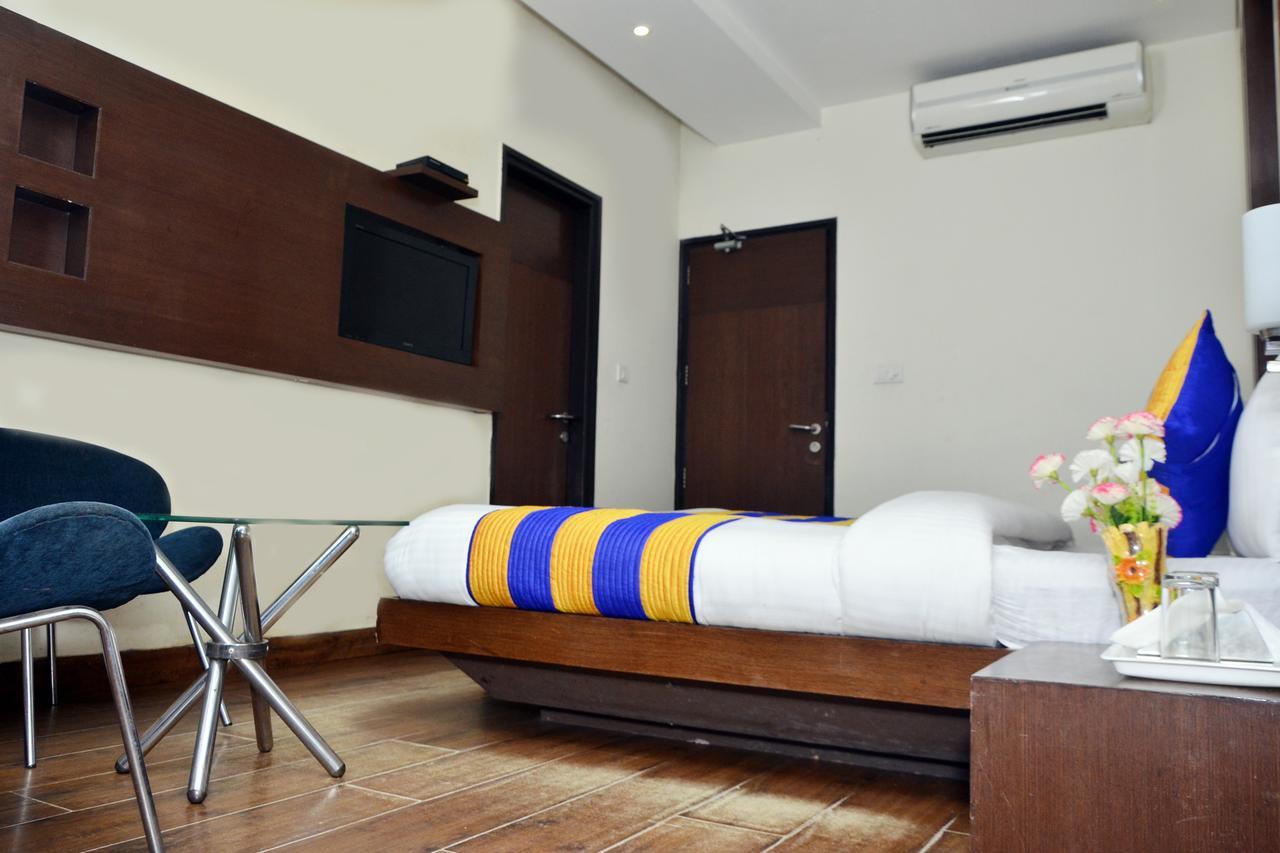 Oyo 18753 Hotel Glance Inn New Delhi Exterior photo