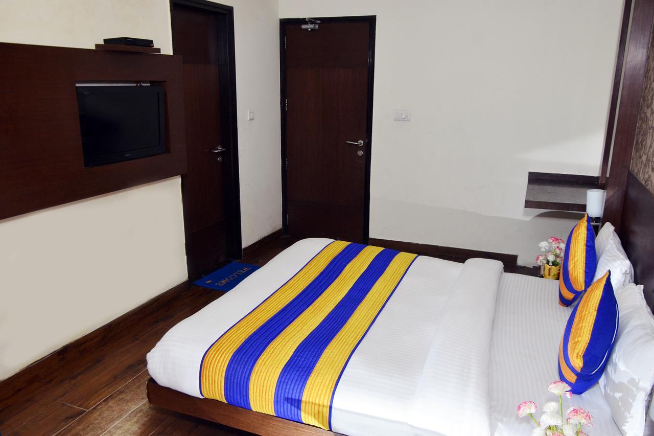 Oyo 18753 Hotel Glance Inn New Delhi Exterior photo