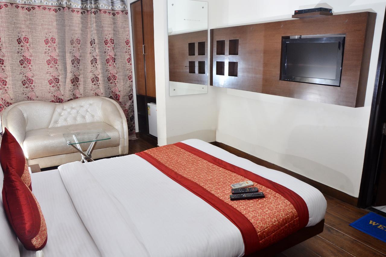 Oyo 18753 Hotel Glance Inn New Delhi Exterior photo